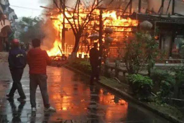 公交車(chē)上被蹭了3天了還沒(méi)消腫